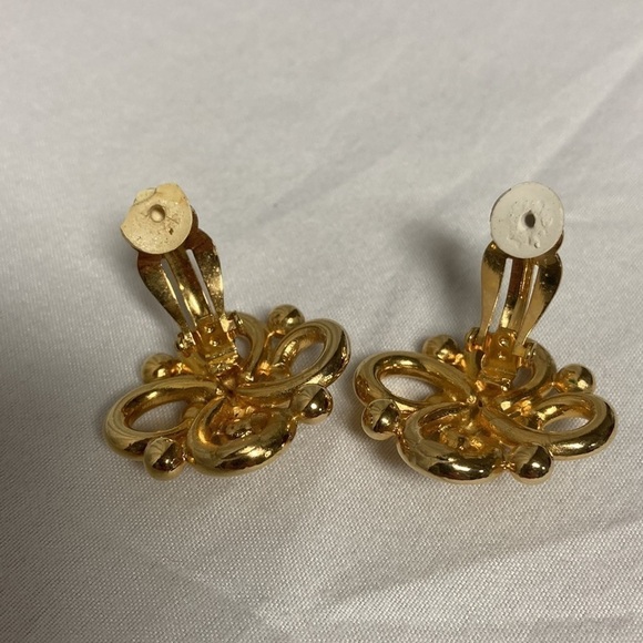 Edwin Pearl Goldtone Clip-On Earrings - Picture 5 of 7